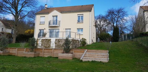 Villa baignée de lumière au cœur de la Vallée de Cheveuse, à 45 minutes de Paris