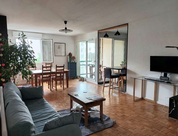 Notre appartement juste à côté de Lyon, au cœur des Gratte-ciel !