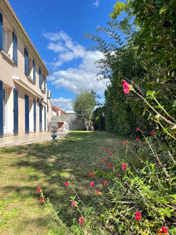 Grande maison familiale à 20 min de Paris Centre, 45 min de Giverny, 15 min des puces de St Ouen