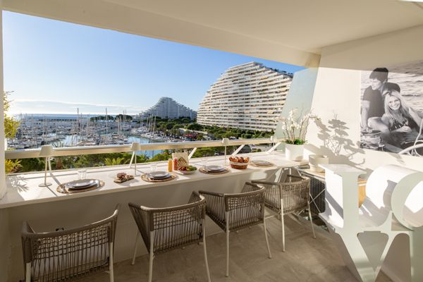 Splendide studio plein Sud, vue mer à Marina baie des Anges. 3 nuits minimum!