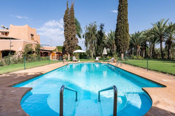 Villa Marrakech sur 4 Hectares. Piscine, Tennis et Internet en fibre optique.