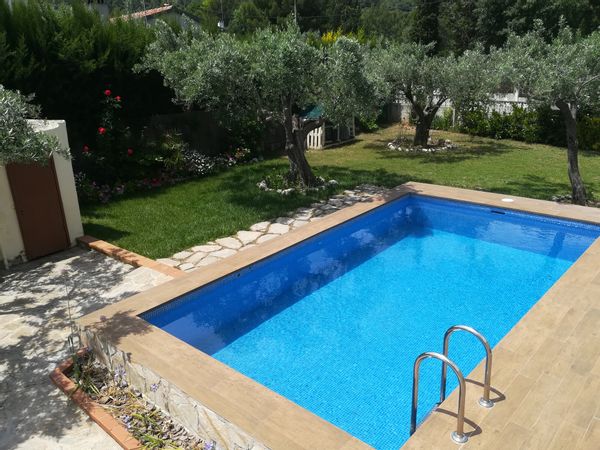 Maison de Lourdes | Refuge familial avec piscine et barbecue près de Montserrat et Barcelone