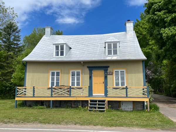 La maison de Josée Havre de Paix Vue Fleuve Du salon belle vue des bateaux croisières