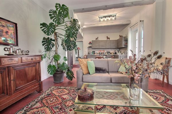 La maison de MARIE LAURE, c'est un appartement lumineux de 80 m2 au cœur du Lubéron en Provence