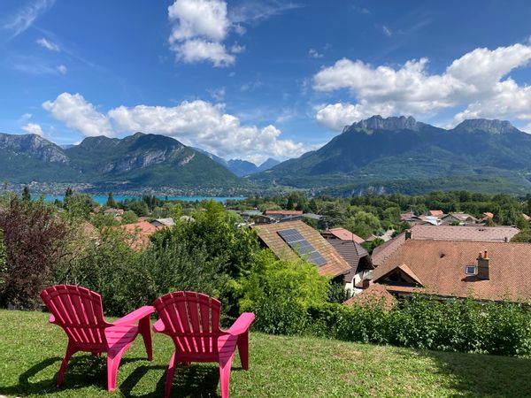 Vue panoramique lac et montagnes
