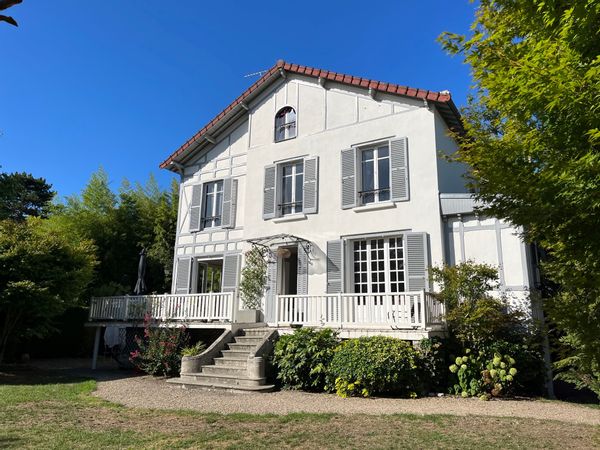 Home Paris (Enghien Les Bains)