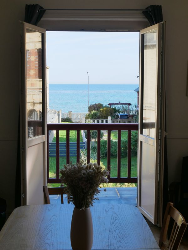 Appartement vue mer dans villa balnéaire de 1882, 50 m plage du débarquement