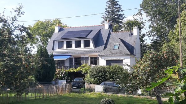 Grande maison  rénovée ( 4 chambres) à 5 mn a pied du sentier côtier ( GR34)