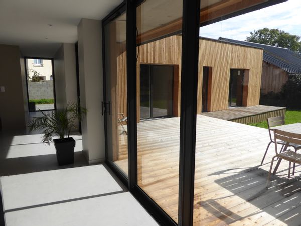 Belle contemporaine dans un écrin de verdure