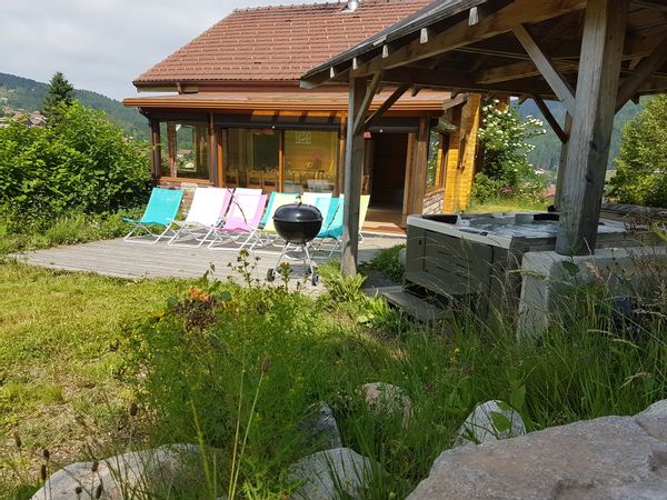 Chalet en bois à la montagne dans les Vosges Française