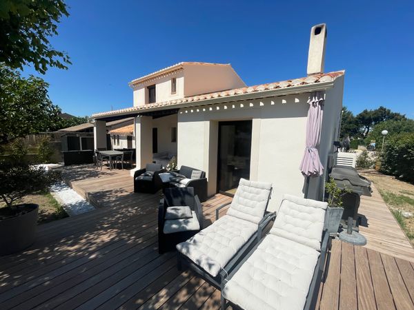 Maison entièrement rénovée au coeur du village du Puy Sainte Réparade