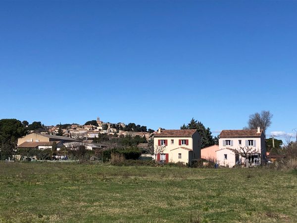 La maison des champs à Chateauneuf de Gadagne .