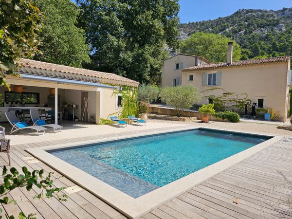 "Superbe maison en PROVENCE avec Piscine, Magnifique vue sur le Luberon"