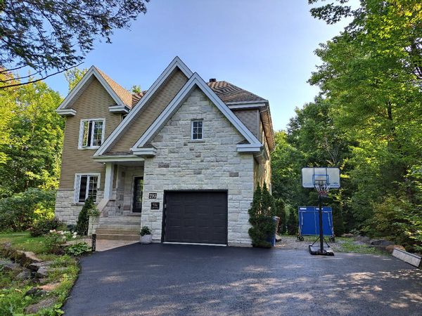 La maison dans les Laurentides (Québec)