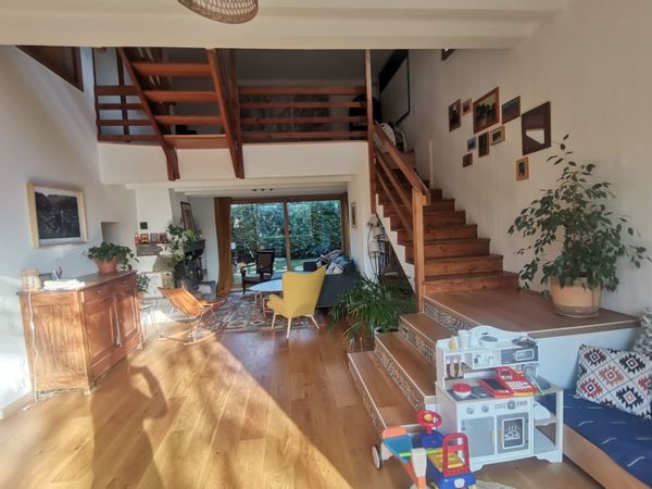 Grande maison - ancienne ferme - rénovée au pied des Alpes
