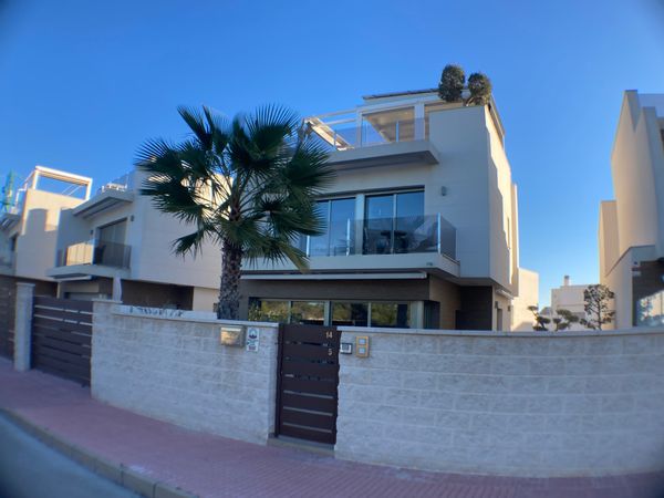 La maison de alain et nathalie situé a 5 minutes de la plage.cuisine extérieur et jacuzzi
