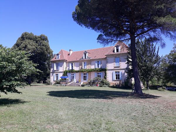 Authentique chateau de famille en plein périgord pourpre