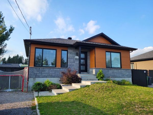 Petite maison tranquille dans un quartier résidentiel