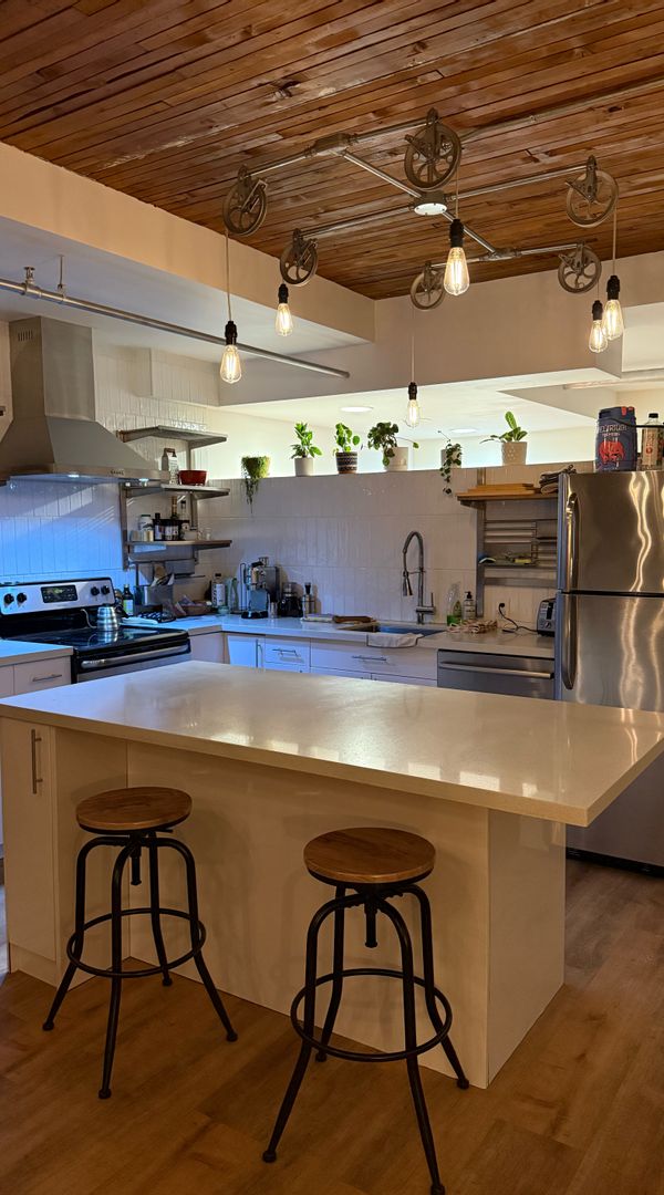 The sunset loft - in the heart of East Vancouver