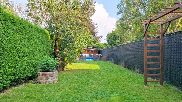 Chambre privée dans une belle maison avec piscine