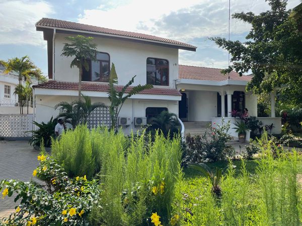Belle maison avec piscine à Dar es Salaam