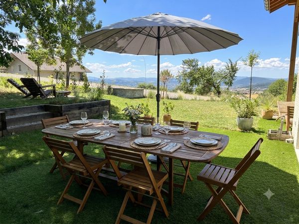 Maison chaleureuse avec vue panoramique, au calme