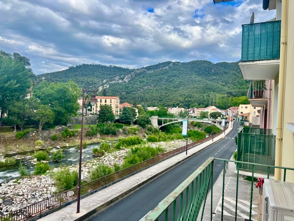 Studio rénové vu montagne et rivière