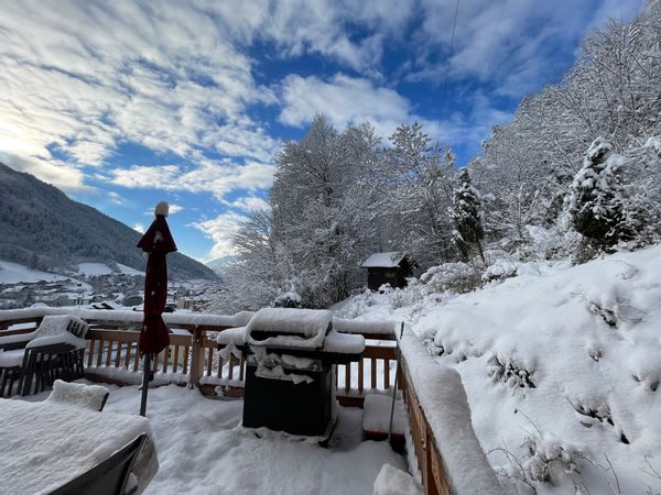 Le chalet traditionnel entre lac et montagnes