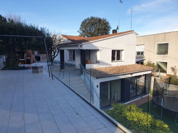La maison de Anna, Arlet i Elna