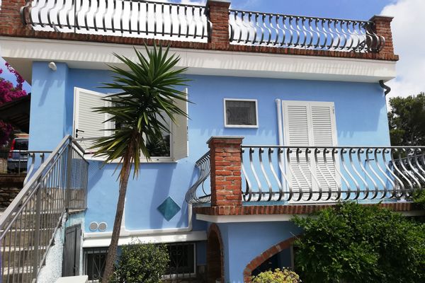 Splendide villa avec solarium et jardin en bord de mer, Marina di Andora, Ligurie, Italie
