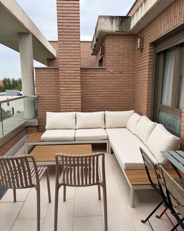 Moderno âtico con piscina y terrazas