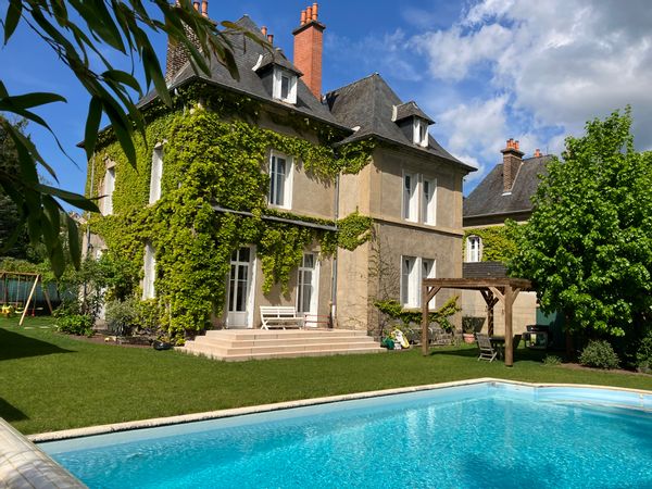 LA MAISON DES JULIEN Maison bourgeoise de 1907 datant de l’empire Schneider