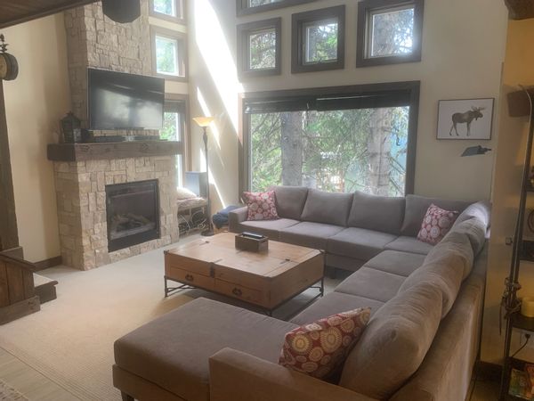 Big White 5 bedroom, 4 full bathroom ski in/ ski out with hot tub and close to the village.