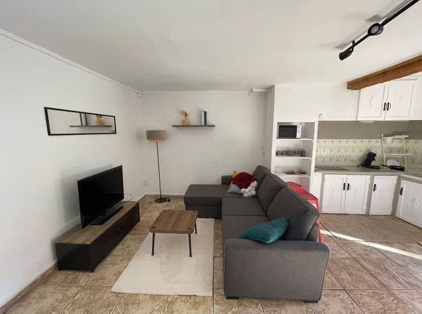 Appartement calme et lumineux au cœur de Carcassonne, idéal pour 1 à 4 personnes.