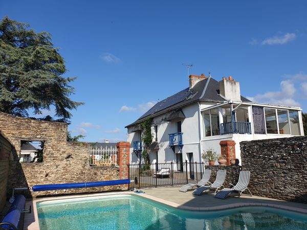 Maison familiale avec piscine - proche Nantes, 1h15 Puy du Fou, 1h des plages
