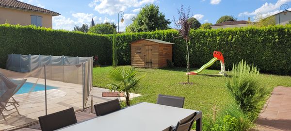 Maison conviviale, à 20min de Lyon, proche de la Suisse, des Alpes et du Beaujolais
