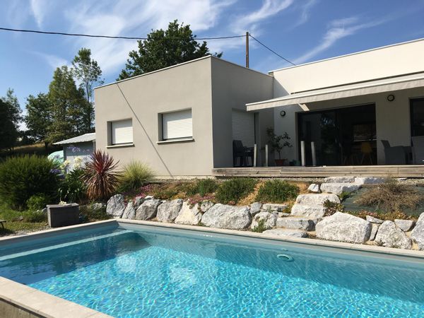 Maison au pied des Pyrénées avec piscine