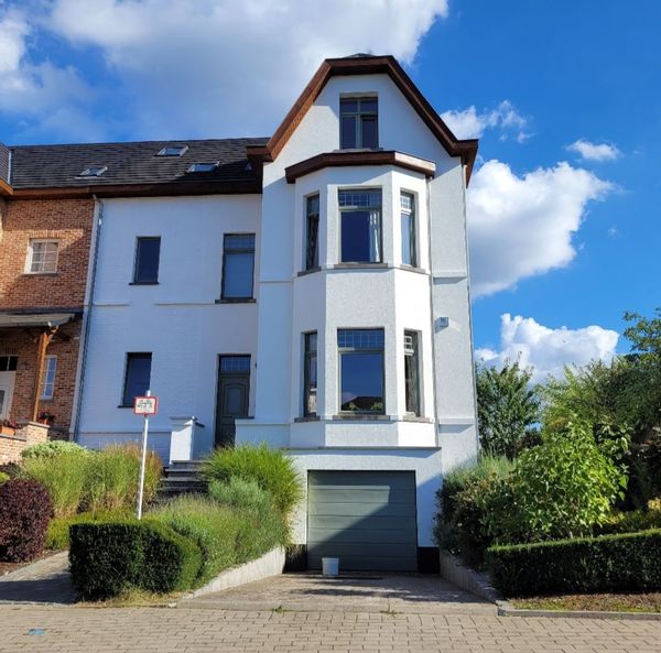 Une unique maison de serriste