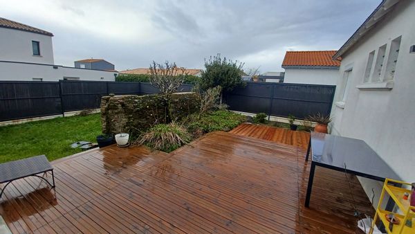 Dans vignoble de Nantes, au calme et  à 2 pas du bourg