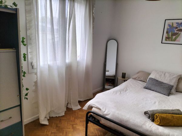 Confortable chambre privée avec salle de bain à l'italienne
