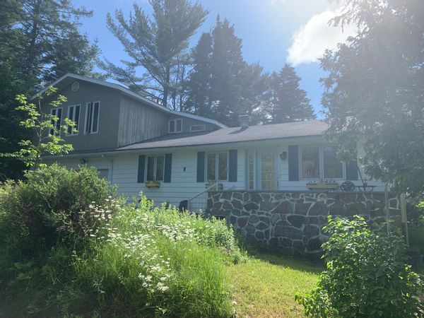 Maison chaleureuse au bord d’un lac paisible – Saint-Alphonse-Rodriguez