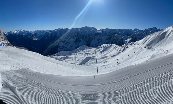 Notre appartement est confortable et cosy. il se trouve dans une rie très commerçante de Cauterets et à 100 m des télécabines.