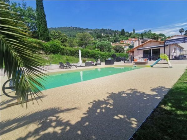 Belle villa moderne sur les hauteurs de Nice