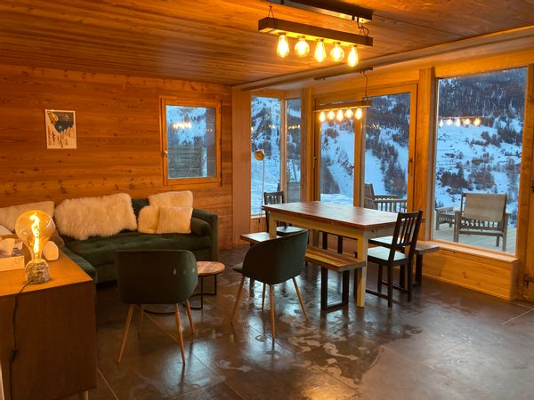 Rez de chalet avec grande terrasse avec vue sur les montagnes, Vars Sainte Catherine
