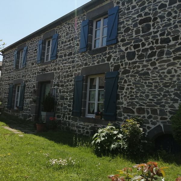 La maison d' Anne au coeur des volcans d'Auvergne.