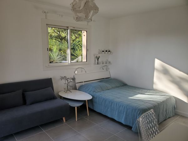 CHEZ LES PANISOT, STUDIO DANS MAISON FAMILIALE