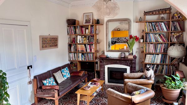 Maison traditionnelle des années folles avec jardin et terrasse