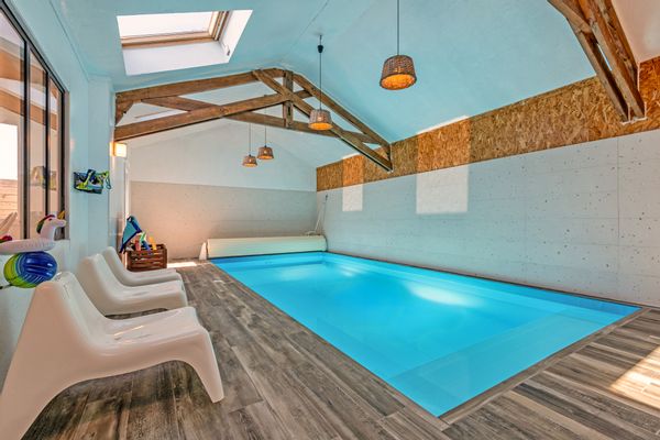 La Villa Léonie.    Maison chaleureuse dans un quartier calme à 2 km de la plage et des commerces.