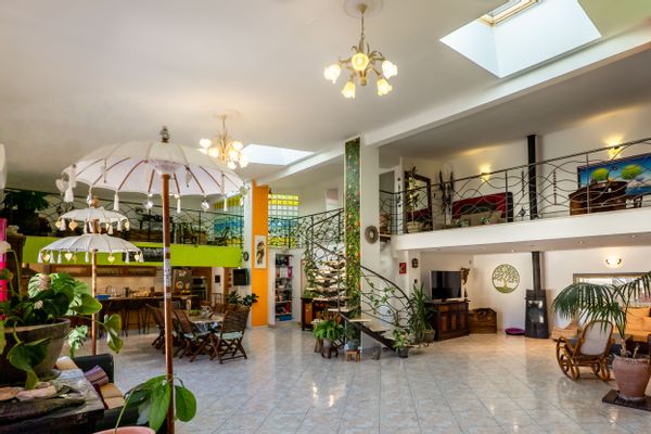 Loft magnifique 350 m2 avec piscine à 15 min de la mer !