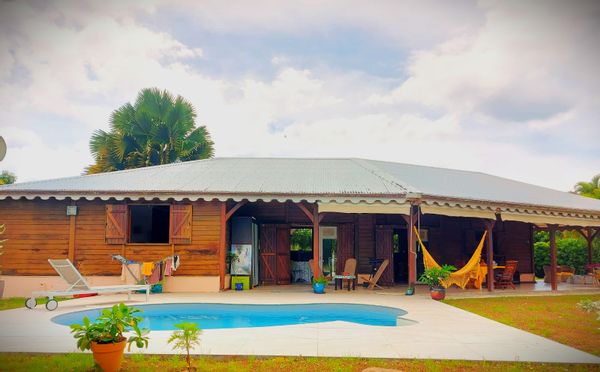 La maison tropicale : créole ranch avec piscine